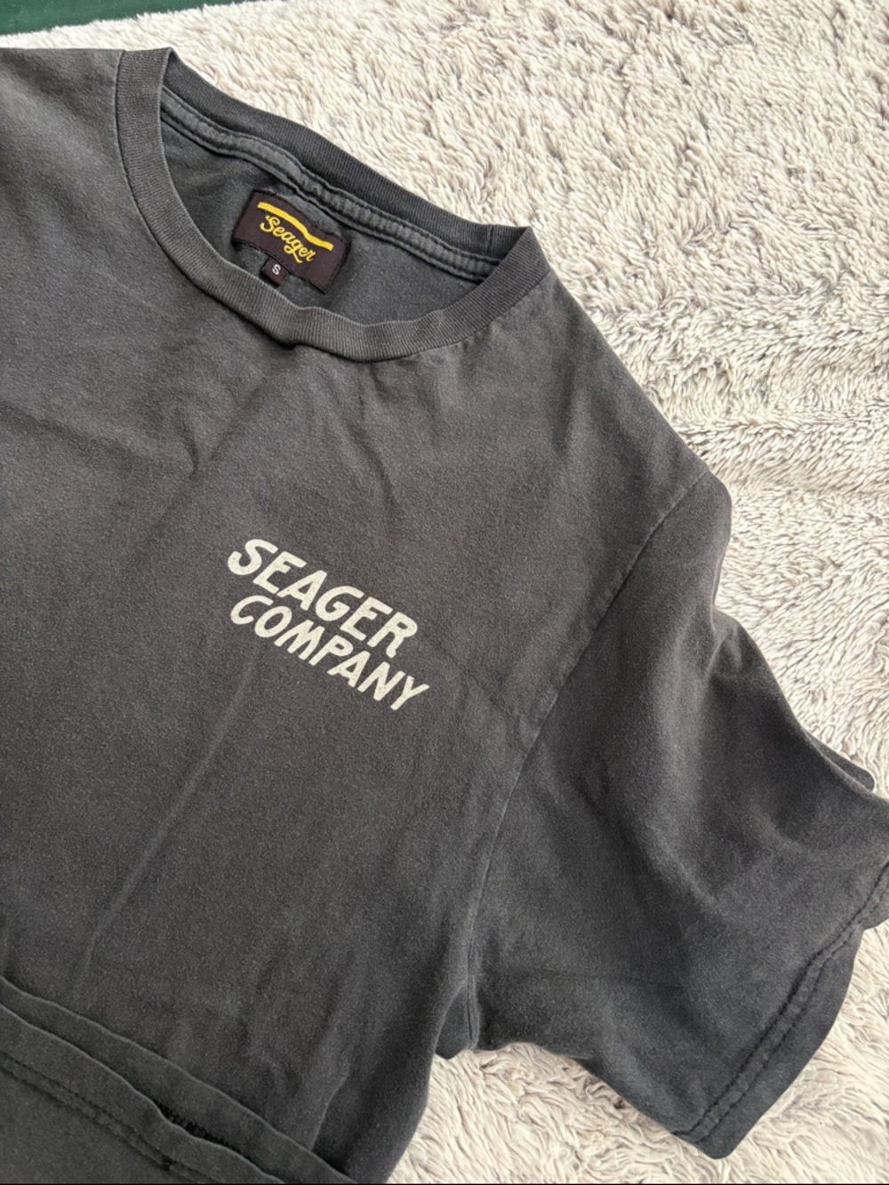 Seager Company Men's Short Sleeve Tee in Charcoal